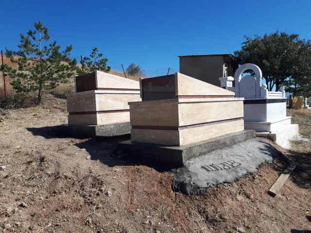 5 cm Traverten ve Kırmızı Granit Mezar